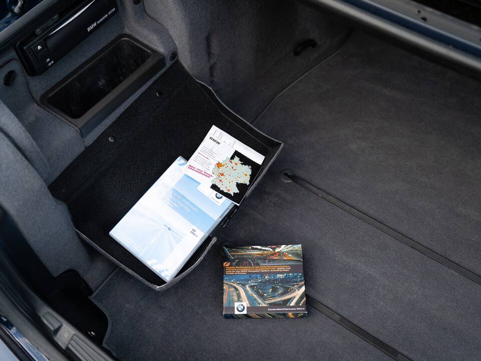 Image 50/55 of BMW 740i (1997)