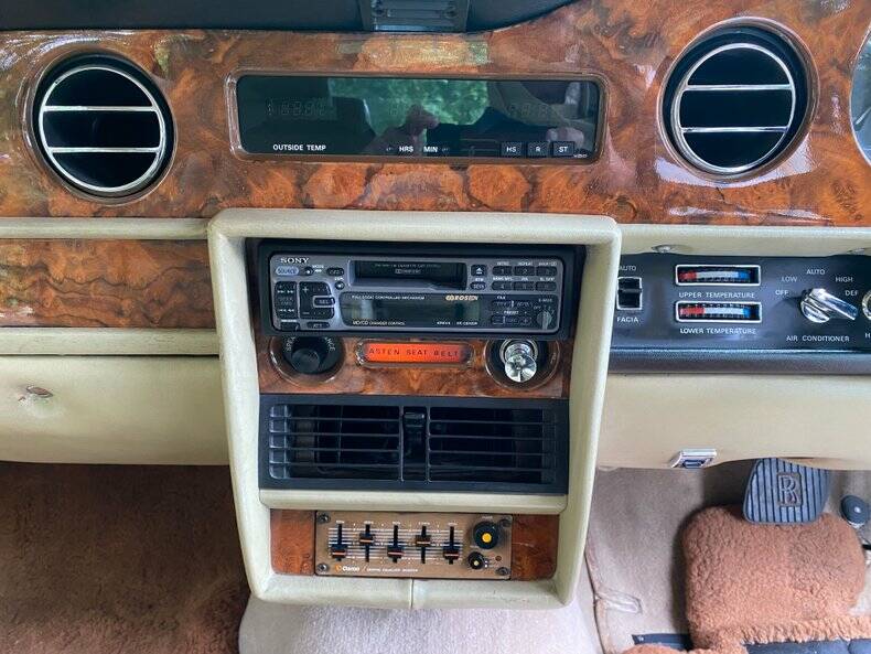 Image 35/50 of Bentley Corniche (1980)