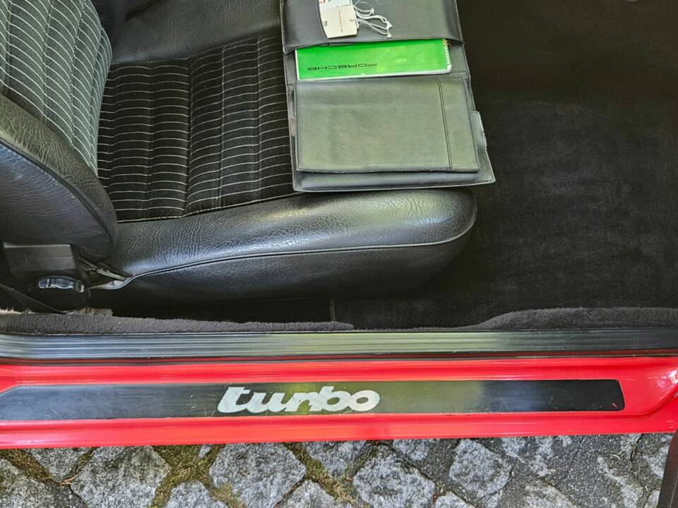 Image 26/31 of Porsche 924 Turbo (1981)