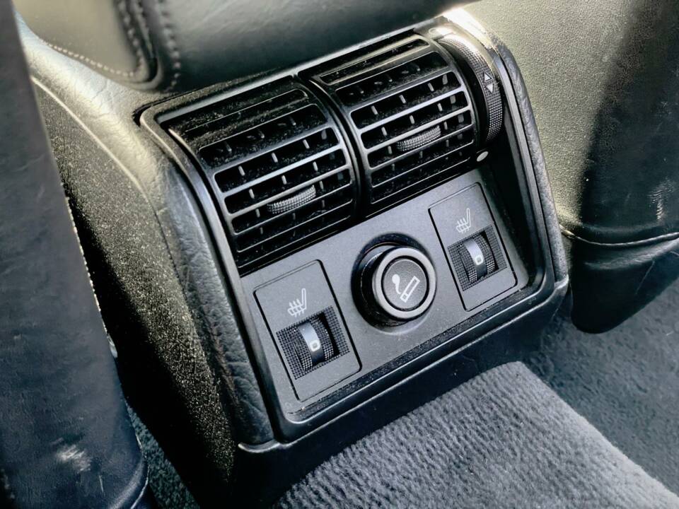 Image 20/34 of Audi S6 Avant (1996)