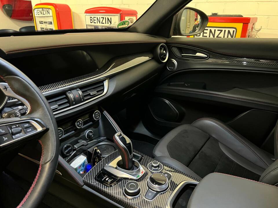 Bild 9/19 von Alfa Romeo Stelvio 2.9 QV &quot;Racing&quot; (2021)