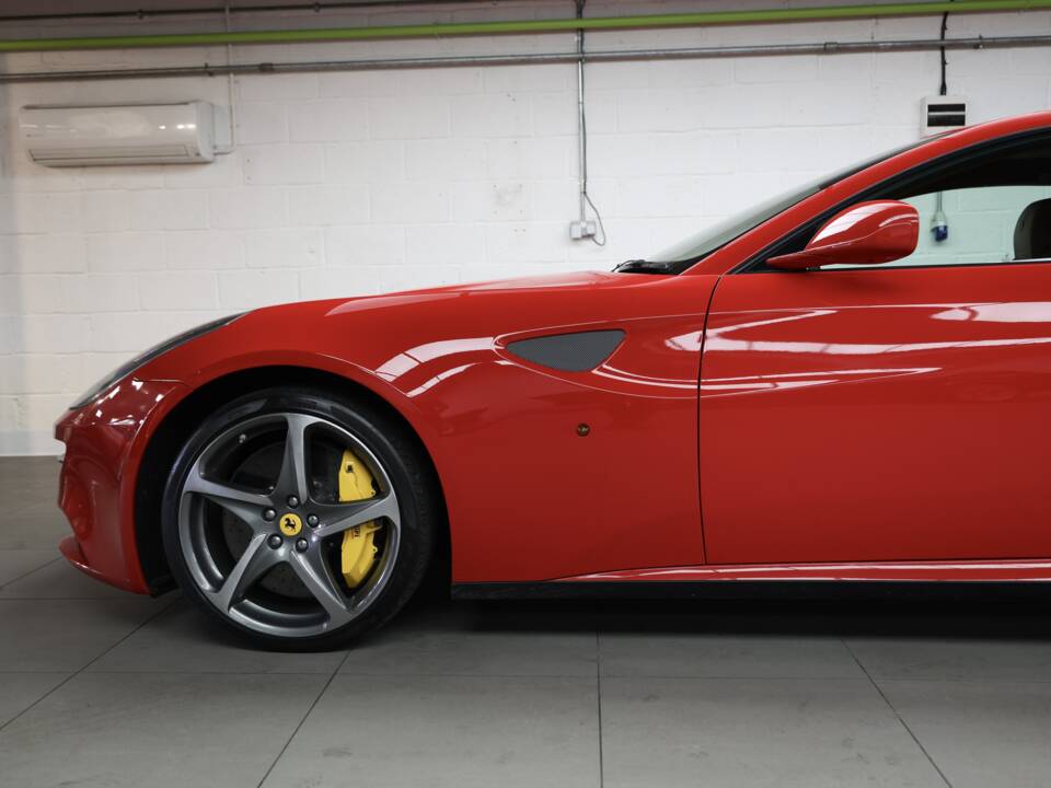 Immagine 23/50 di Ferrari FF (2011)