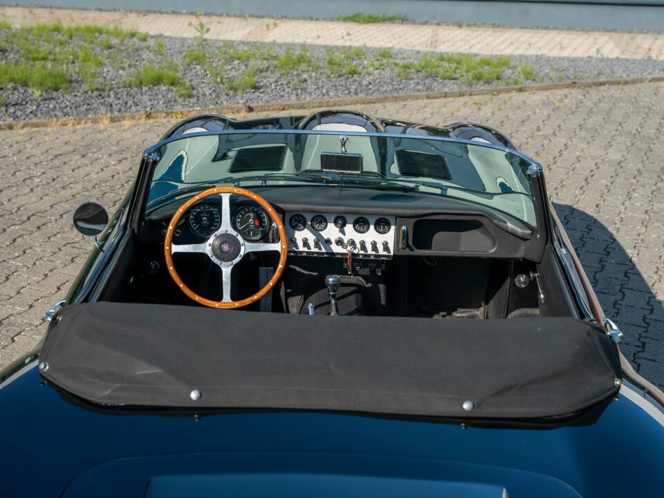 Image 28/32 de Jaguar Type E 3.8 (1961)