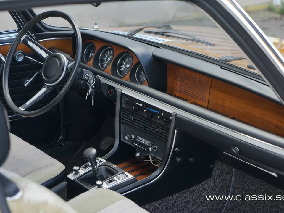 Image 12/32 of BMW 3.0 CS (1972)