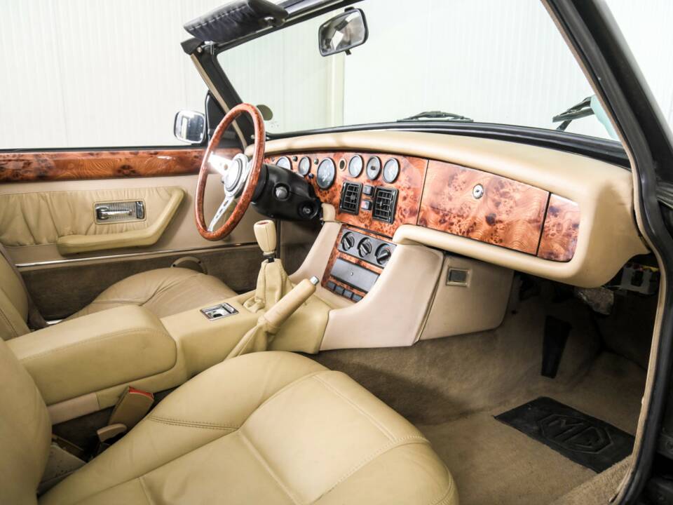 Immagine 17/50 di MG RV8 (1994)