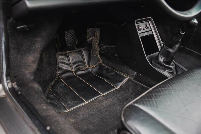 Image 29/50 de Porsche 911 Carrera 3.2 (1989)