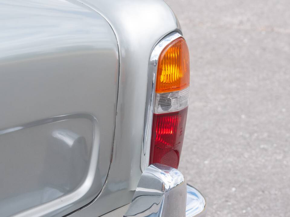 Image 27/50 of Rolls-Royce Silver Shadow I (1973)
