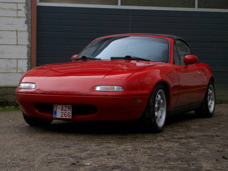 Image 1/8 de Mazda MX-5 1.6 (1990)