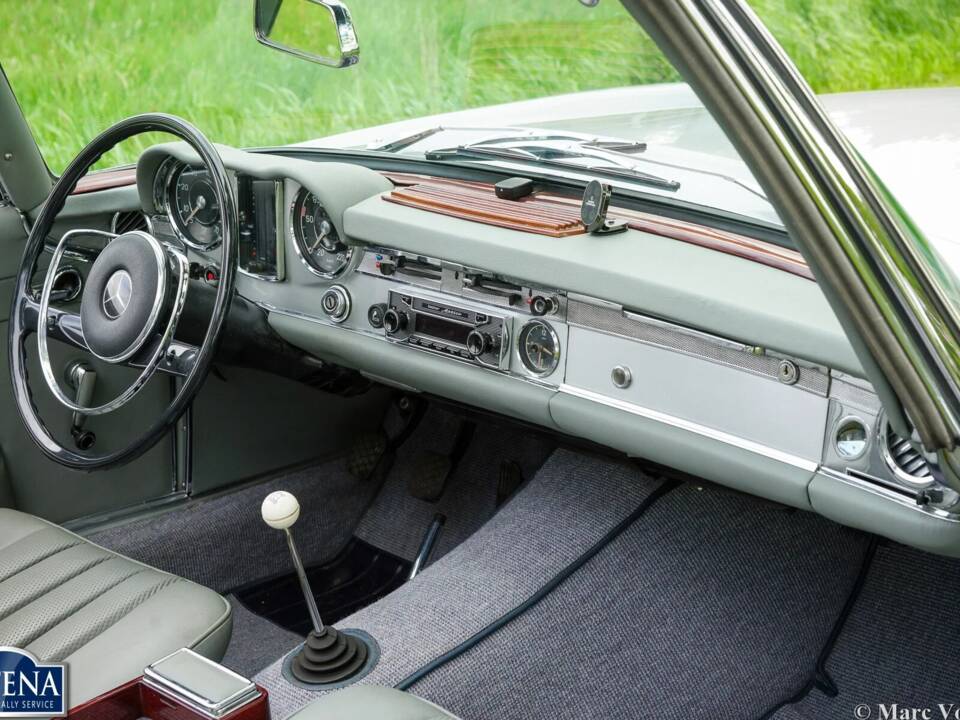 Image 33/49 of Mercedes-Benz 230 SL (1964)