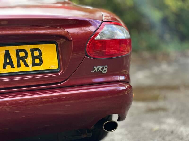 Image 37/50 of Jaguar XK8 4.0 (1998)