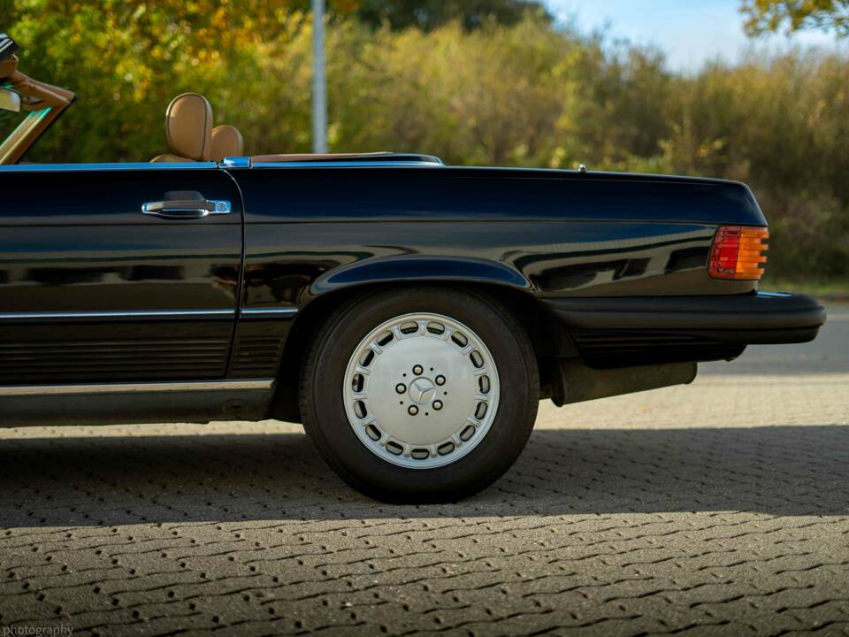 Immagine 22/33 di Mercedes-Benz 560 SL (1989)