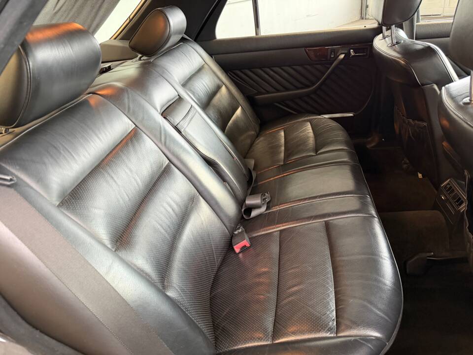 Bild 19/46 von Mercedes-Benz 300 SE (1990)
