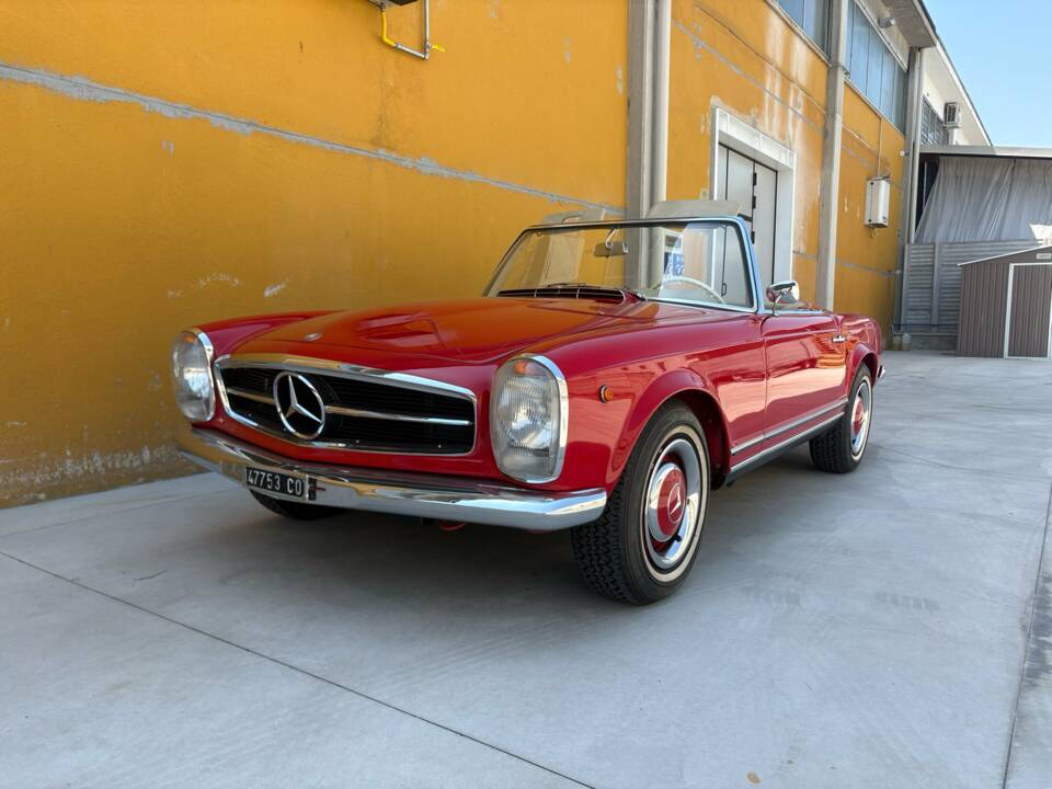 Image 16/18 de Mercedes-Benz 230 SL (1964)