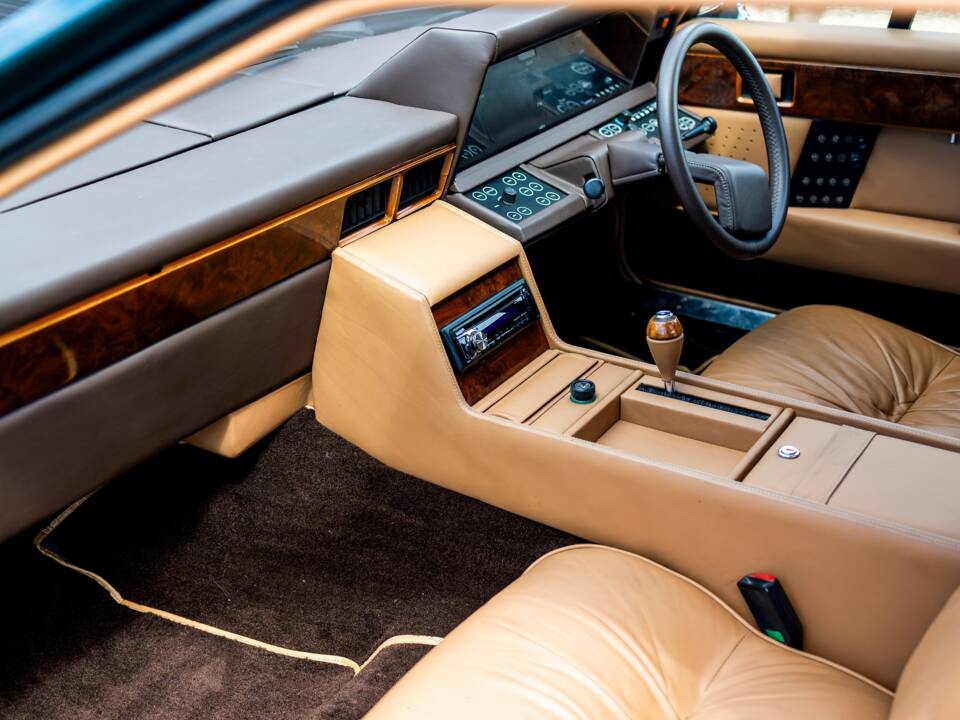 Immagine 5/38 di Aston Martin Lagonda (1981)