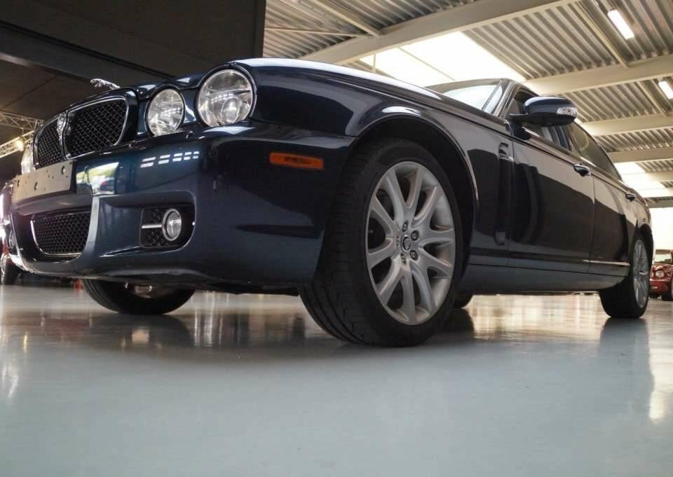 Bild 43/50 von Jaguar XJ 8 4.2 (2008)