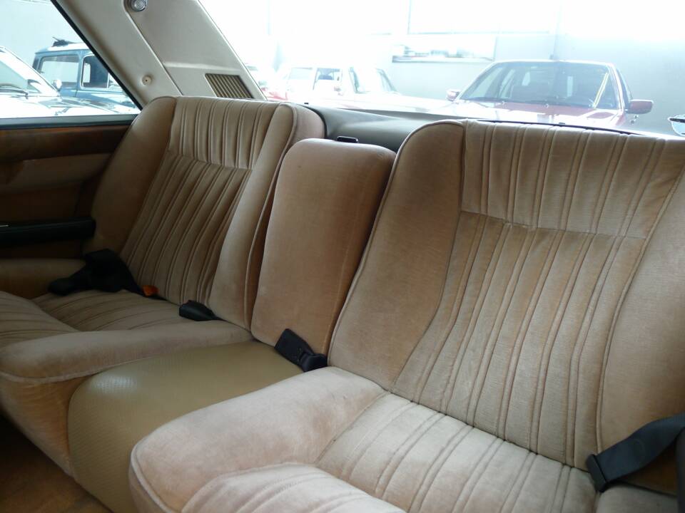 Image 41/44 of FIAT 130 Coupé (1972)