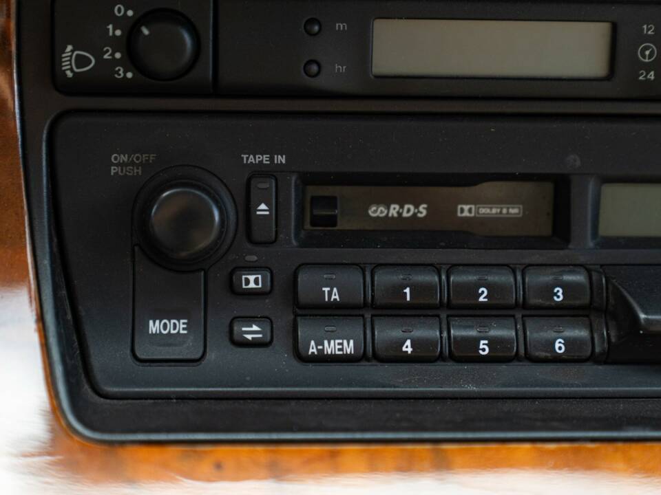 Image 33/50 of Jaguar XJ6 3.2 (1995)