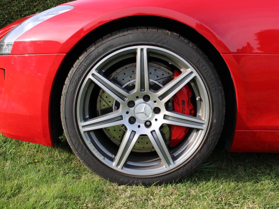 Image 24/57 of Mercedes-Benz SLS AMG (2010)