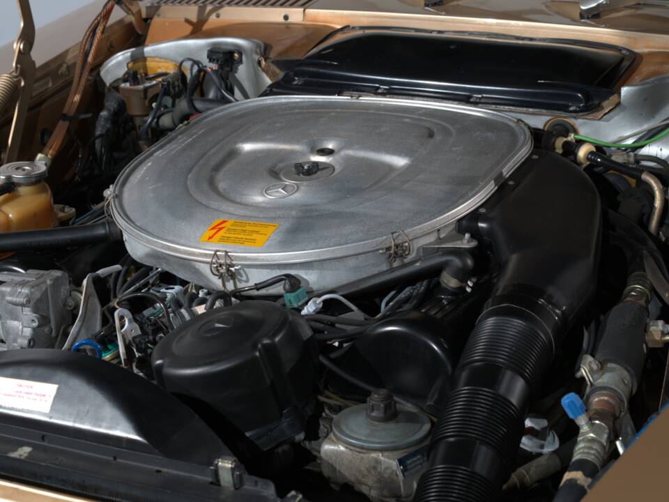 Image 19/47 de Mercedes-Benz 560 SL (1987)
