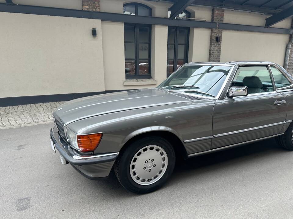 Afbeelding 13/40 van Mercedes-Benz 420 SL (1986)