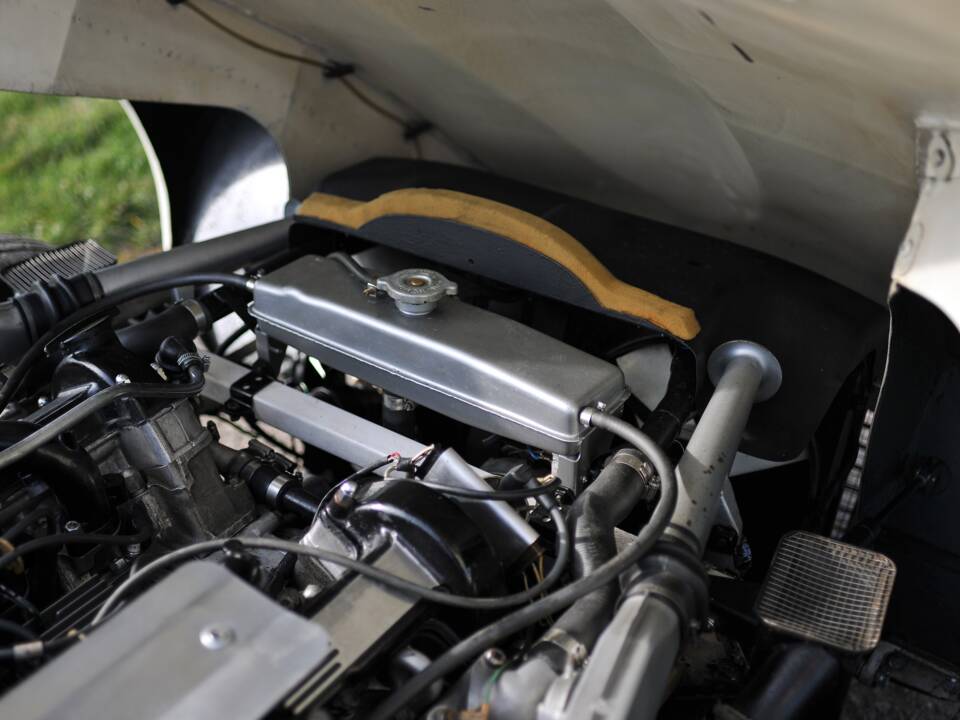 Image 32/37 de Jaguar Type E V12 (1972)