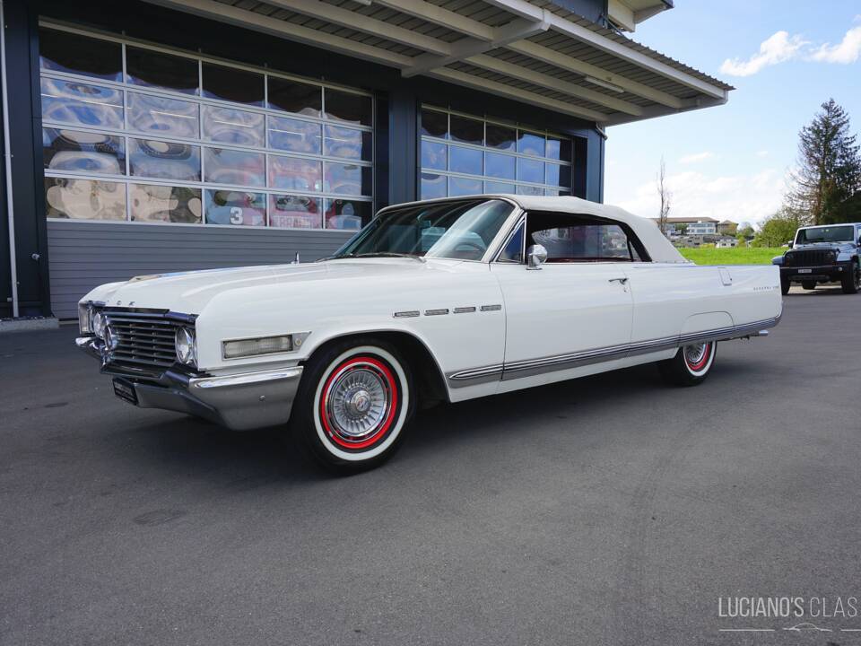 Imagen 47/52 de Buick Electra 225 Custom Convertible (1964)