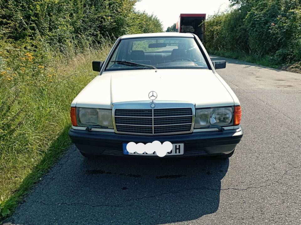 Imagen 2/16 de Mercedes-Benz 190 E (1984)