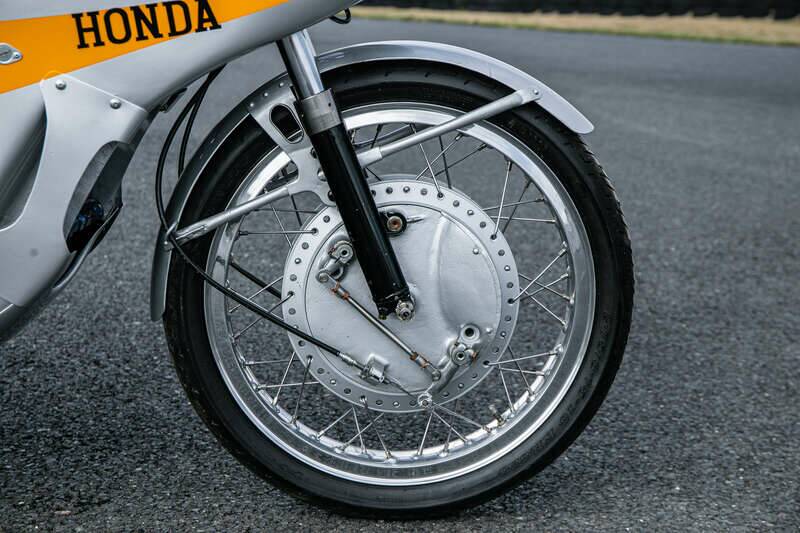 Bild 22/50 von Honda RC 173 (1966)