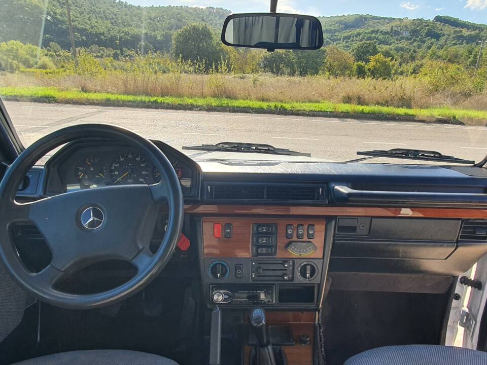 Bild 18/28 von Mercedes-Benz 230 GE (kurz) (1993)