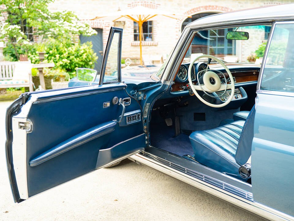 Image 26/48 of Mercedes-Benz 280 SE (1969)