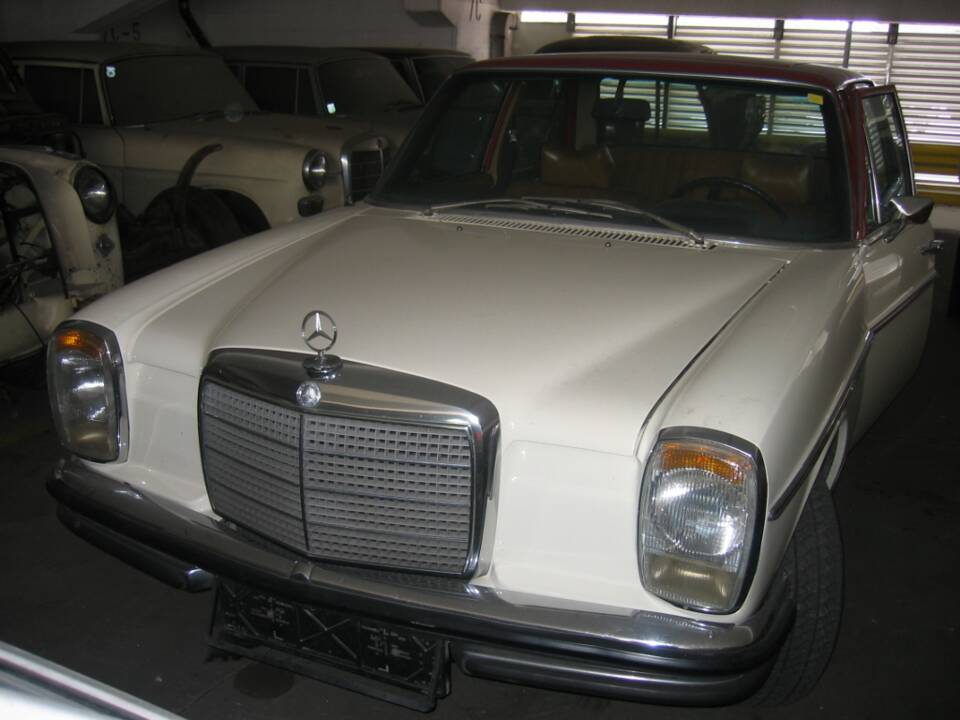 Bild 3/4 von Mercedes-Benz 230 (1971)