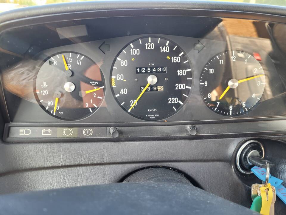 Bild 3/10 von Mercedes-Benz 280 E (1982)