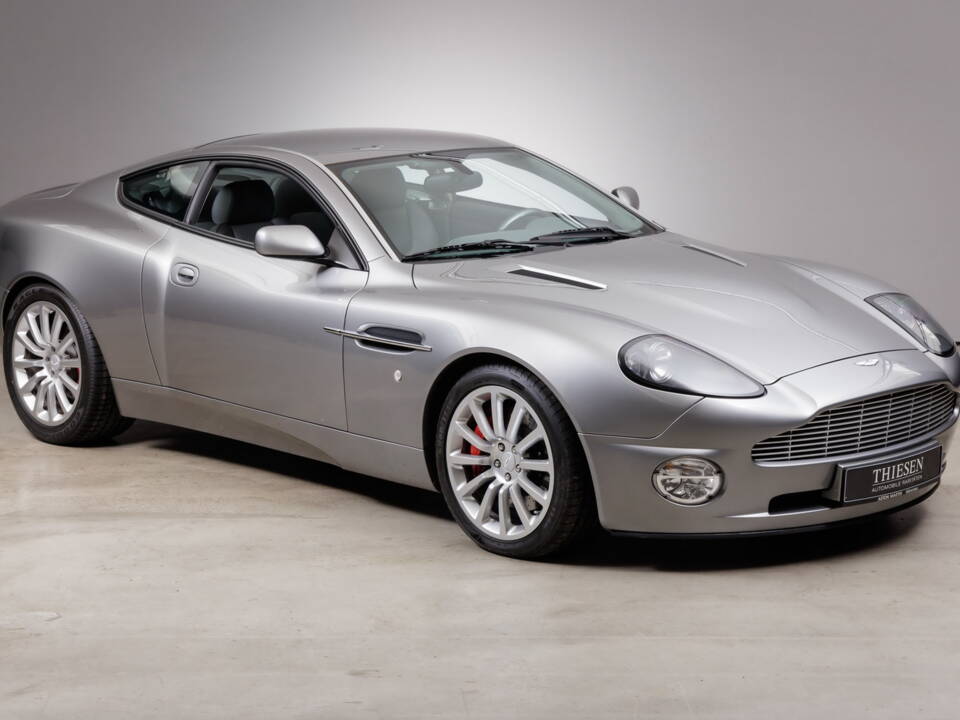 Imagen 3/30 de Aston Martin V12 Vanquish (2001)