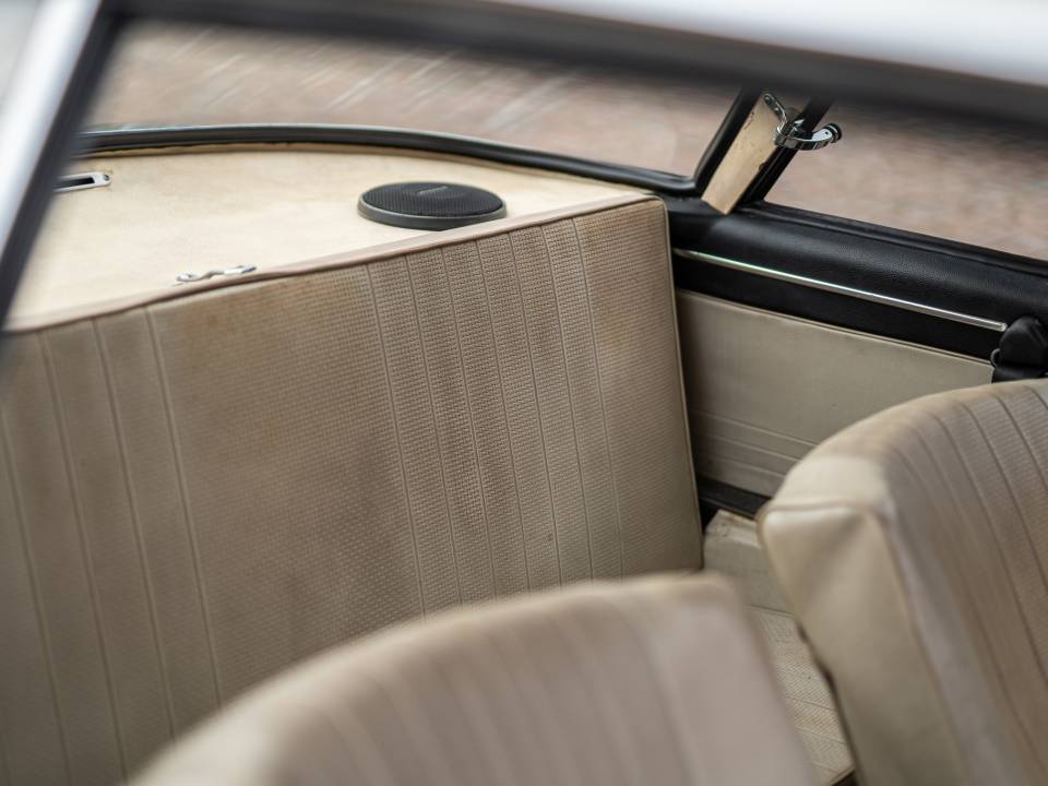 Image 35/38 of Volkswagen Karmann Ghia 1500 (1968)