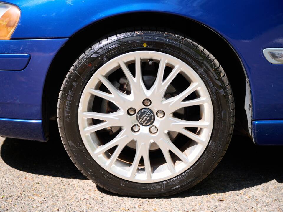 Image 28/50 of Volvo V 70 2.4 (2006)