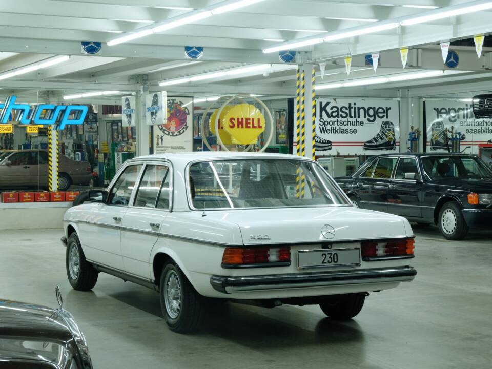 Bild 7/50 von Mercedes-Benz 230 (1977)