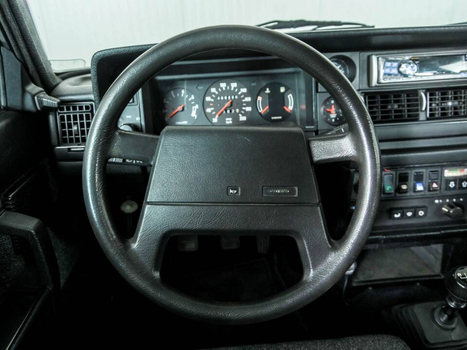 Immagine 8/50 di Volvo 240 GL (1990)