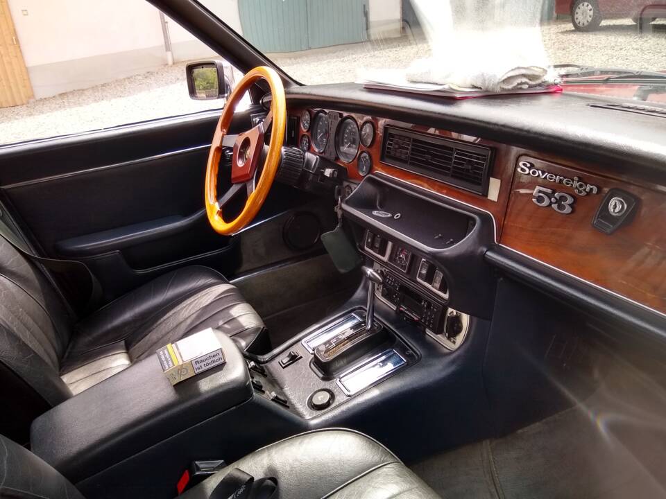 Image 4/14 of Jaguar XJ 12 (1981)