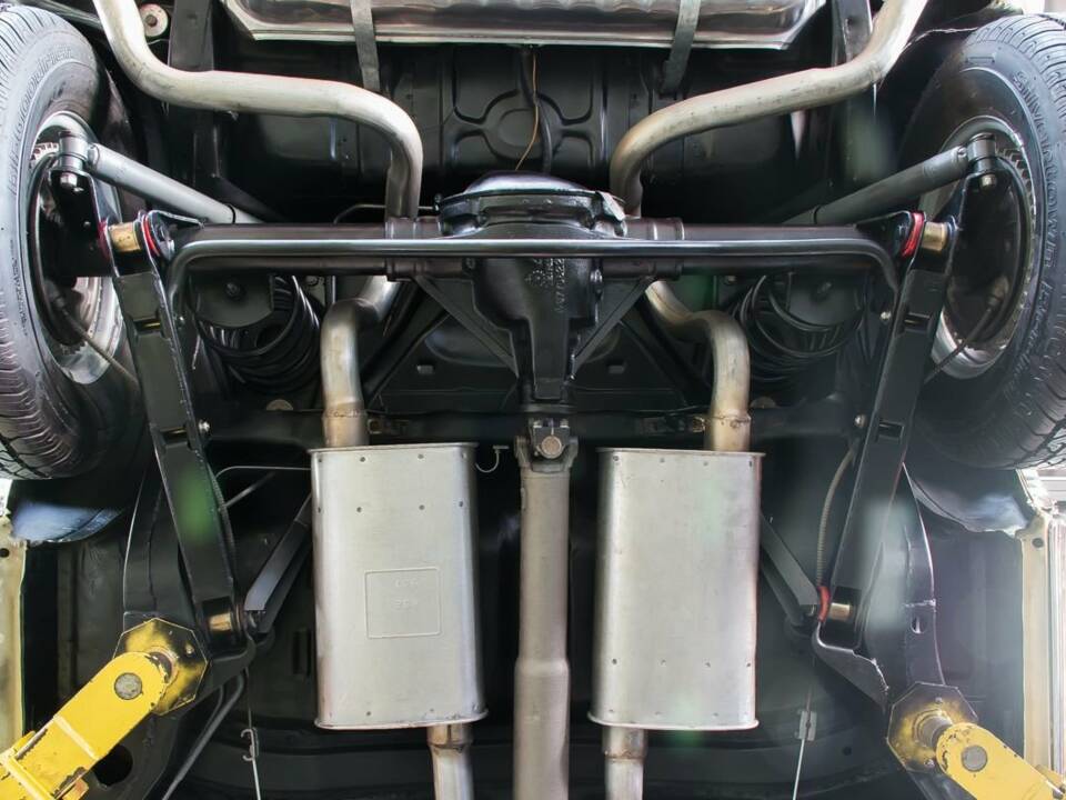 Image 24/26 of Pontiac GTO Tri-Power (1965)