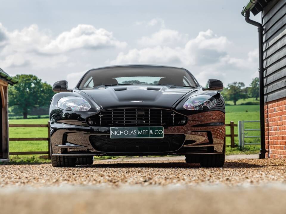 Image 15/59 of Aston Martin DBS (2012)