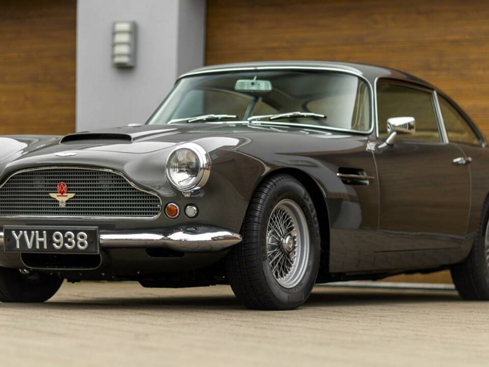 Image 2/50 of Aston Martin DB 4 (1962)
