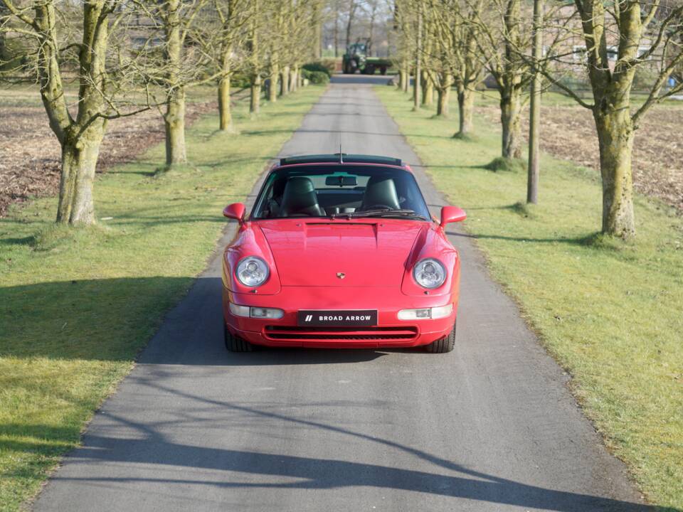 Image 3/46 of Porsche 911 Carrera (1997)