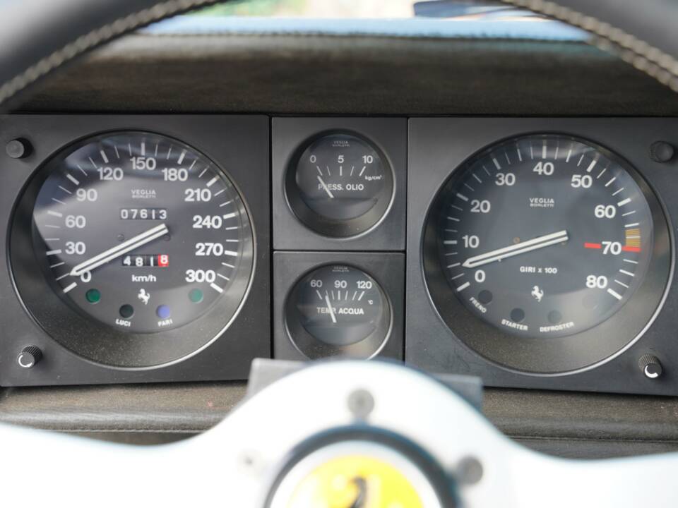 Image 13/50 de Ferrari 365 GT4 2+2 (1974)