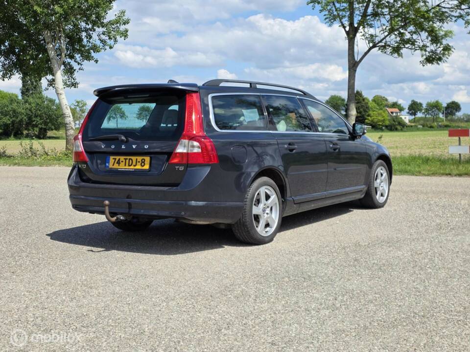 Image 13/44 of Volvo V 70 2.0 T5 (2012)