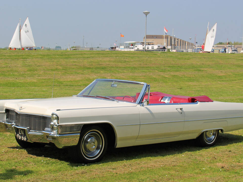 Immagine 5/28 di Cadillac DeVille Convertible (1965)