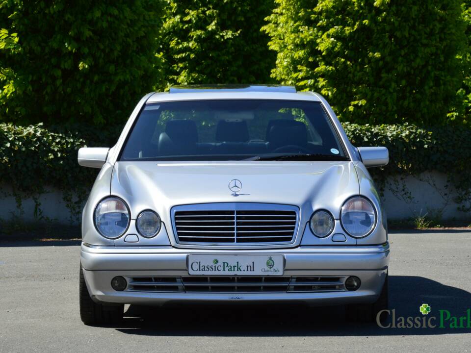 Image 8/50 de Mercedes-Benz E 50 AMG (1996)