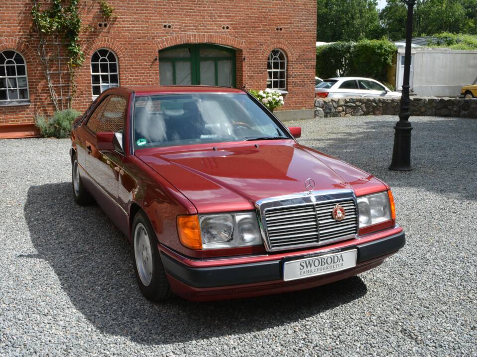 Bild 4/15 von Mercedes-Benz 230 CE (1991)