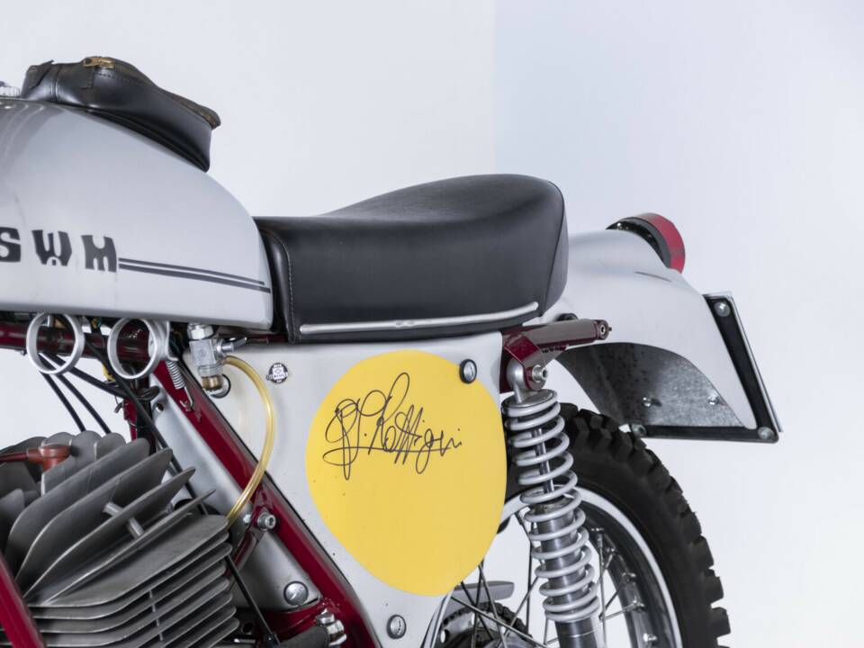 Image 44/50 of SWM DUMMY (1972)