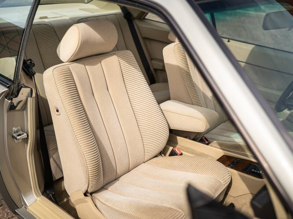 Afbeelding 47/63 van Mercedes-Benz 230 CE (1988)