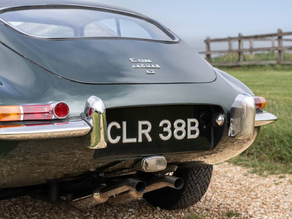 Image 11/25 de Jaguar Type E 4.2 (1964)
